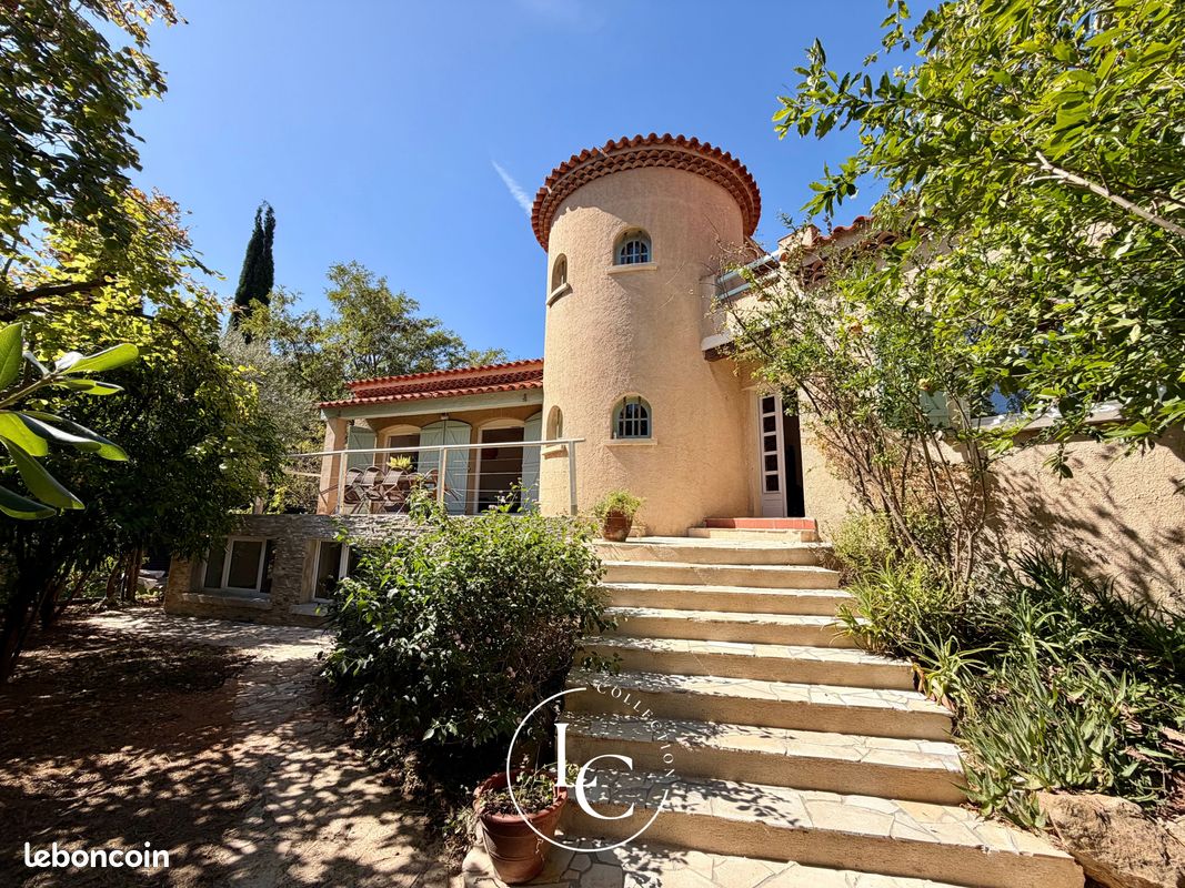 Maison 9 pièces 350 m² · à Marseille · 350 m² · 880 000 €