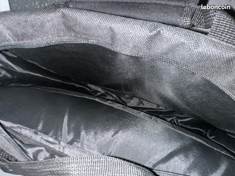 Sac transport PS4/PS4 slim/PS4 Pro très bon état (image 2)