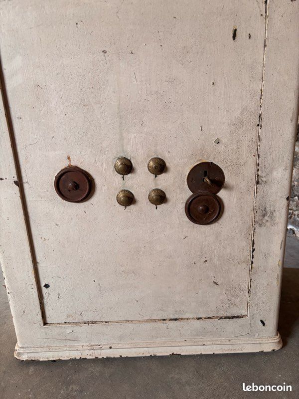 Coffre fort fermé avec 1 clé (image 2)