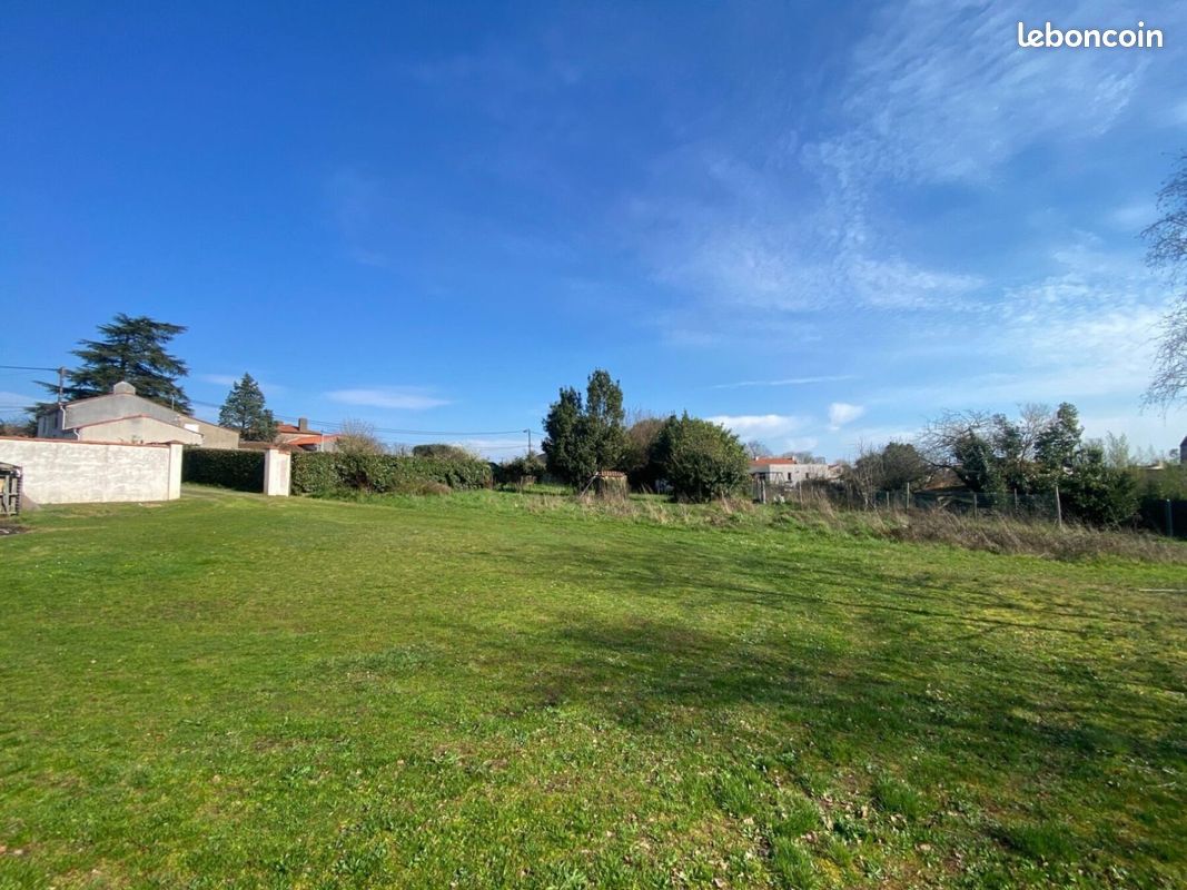 Terrain 286 m² · à Maisdon-sur-Sèvre · 76 900 €
