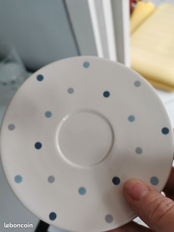 Service à café blanc et bleu (image 6)