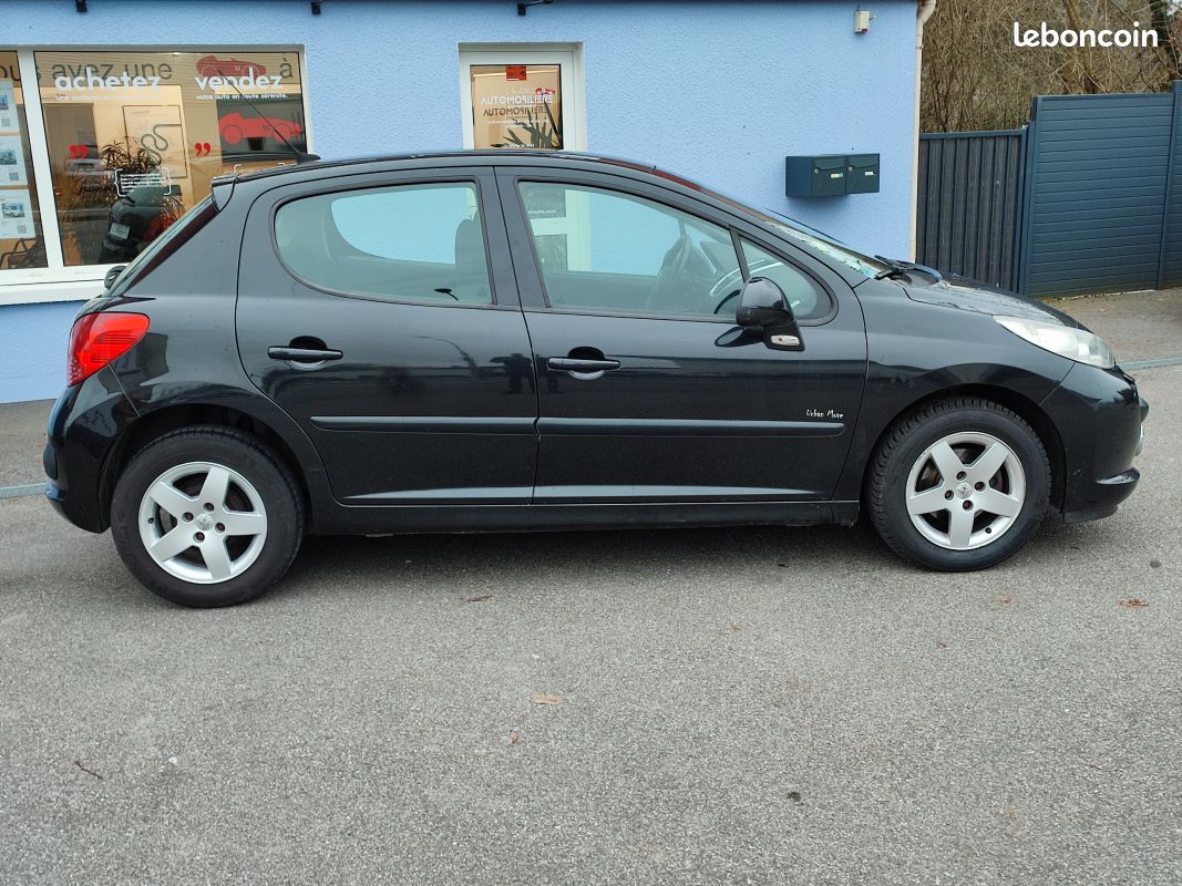 PEUGEOT 207 1.4 i 75cv phs 2 Urban move - Voitures