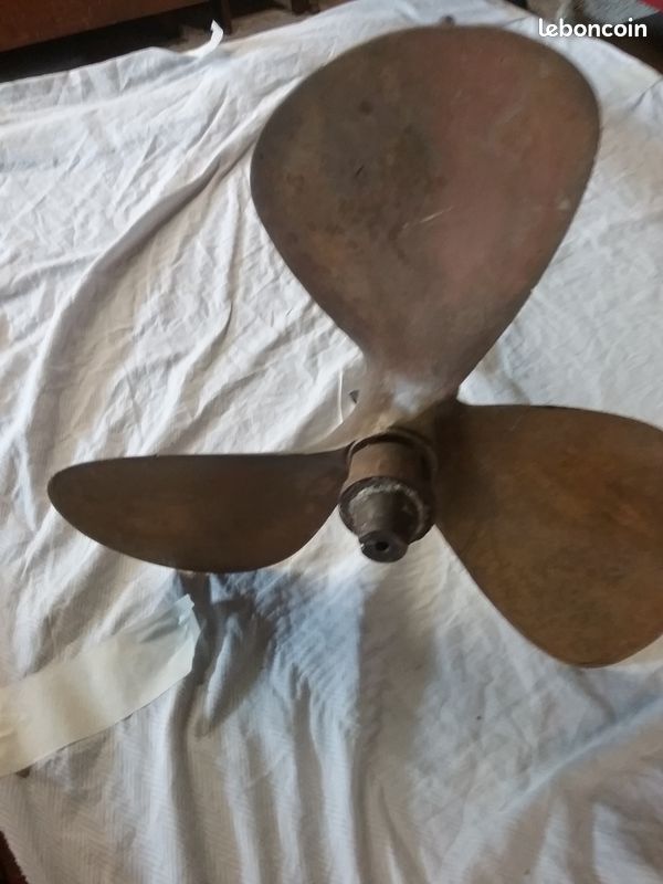 Hélice tripale fixe 305 mm - 12 - (Pas 8 à 11 Hélice tripale fixe 305 mm - 12 - (Pas 8 à 11