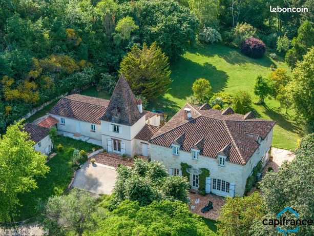 Maison 9 pièces 242 m²