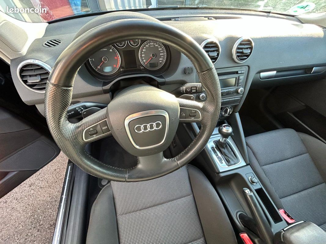AUDI A3 1.6 TDi 105CV SPORTBACK S-TRONIC XENON LED (image 7)