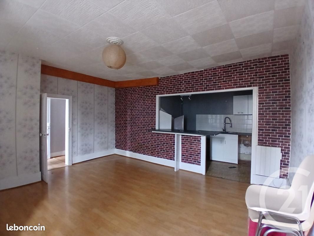 Immeuble 60 m² · à Commentry · 60 m² · 405 €/mois