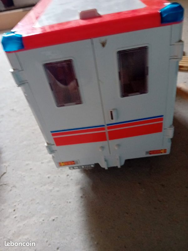 Ambulance (image 3)