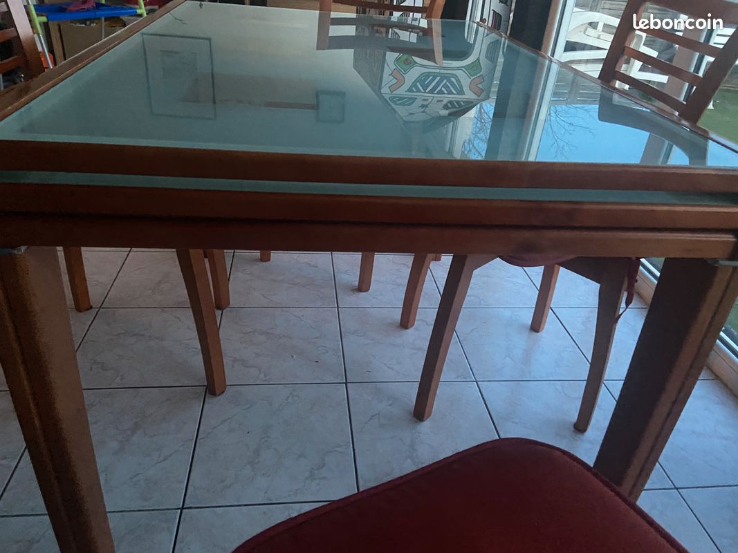 Ensemble 4 places : Table en bois/plateau en verre et 4 chaises associées (image 5)