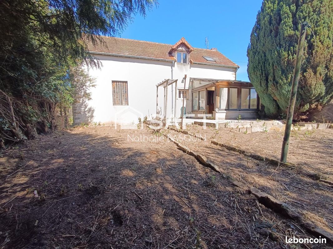 Maison 5 pièces 101 m² · à Genouilly · 101 m² · 65 000 €
