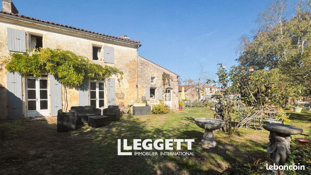 Maison 10 pièces 334 m² · à Saint-Savinien · 334 m² · 445 200 €