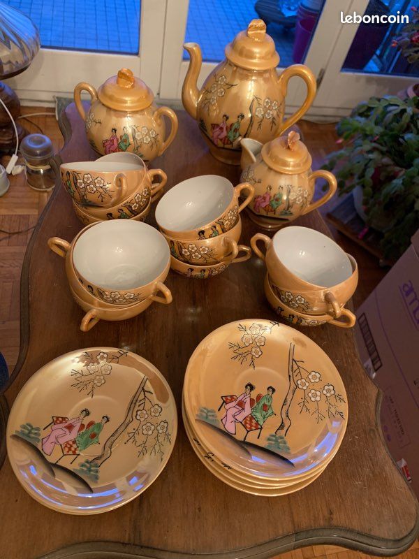 Lot De 13 Théières Japonaises Vintage – Motif Femme Geisha En Bateau – Porcelaine