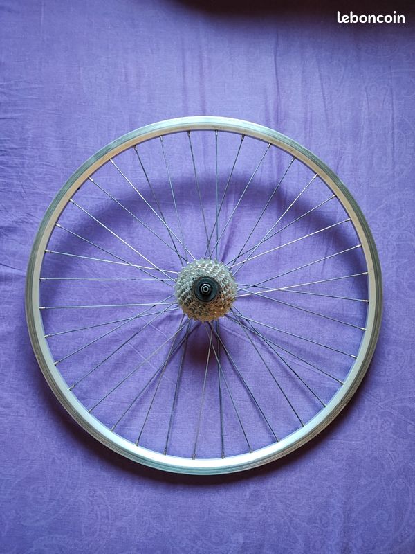 roue arriere 700 moyeu frein new spark hocquart vélo collection roue arriere 700 moyeu frein new spark hocquart vélo collection