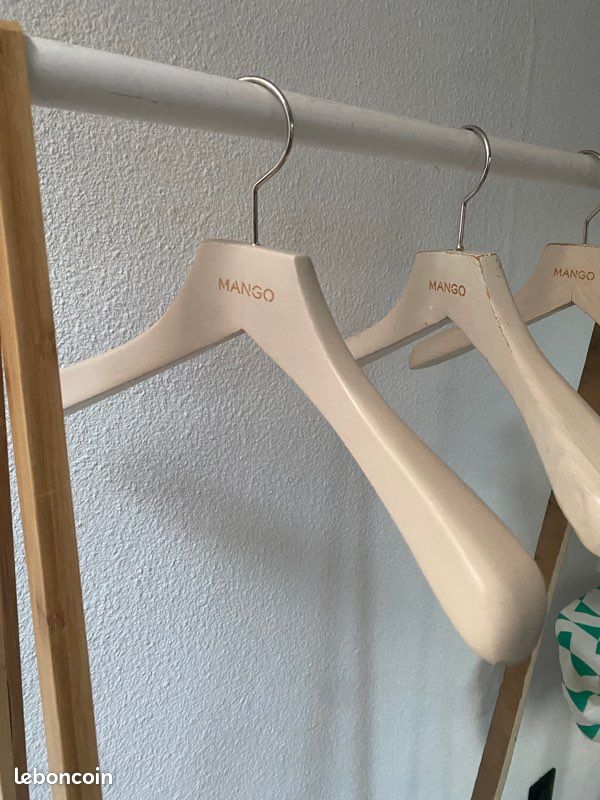 Gros cintres en bois Mango (image 1)