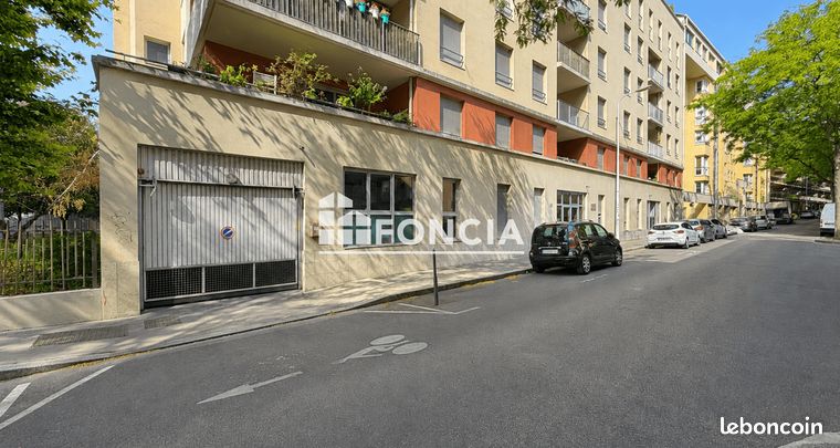 À VENDRE – T3 de 63 m² avec balcon et garage fermé – Lyon 7ᵉ (Manufacture des Tabacs) — 1