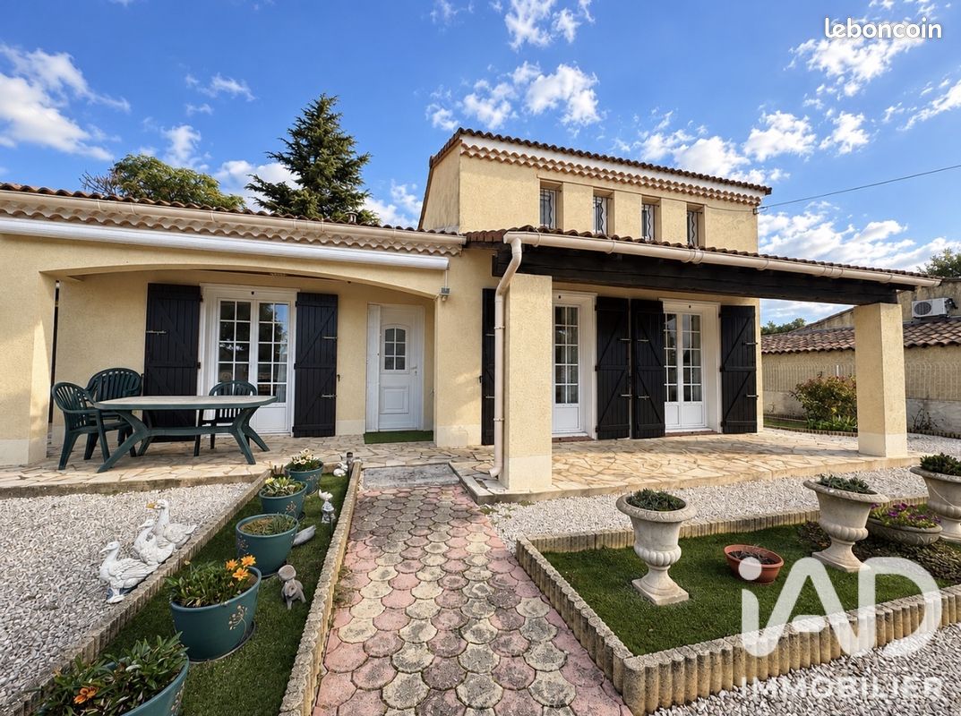 Maison 4 pièces 103 m² · à Saint-Mitre-les-Remparts · 103 m² · 359 000 €