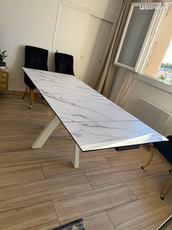 Ensemble tables & chaises – Style moderne chic – Excellent état (image 4)