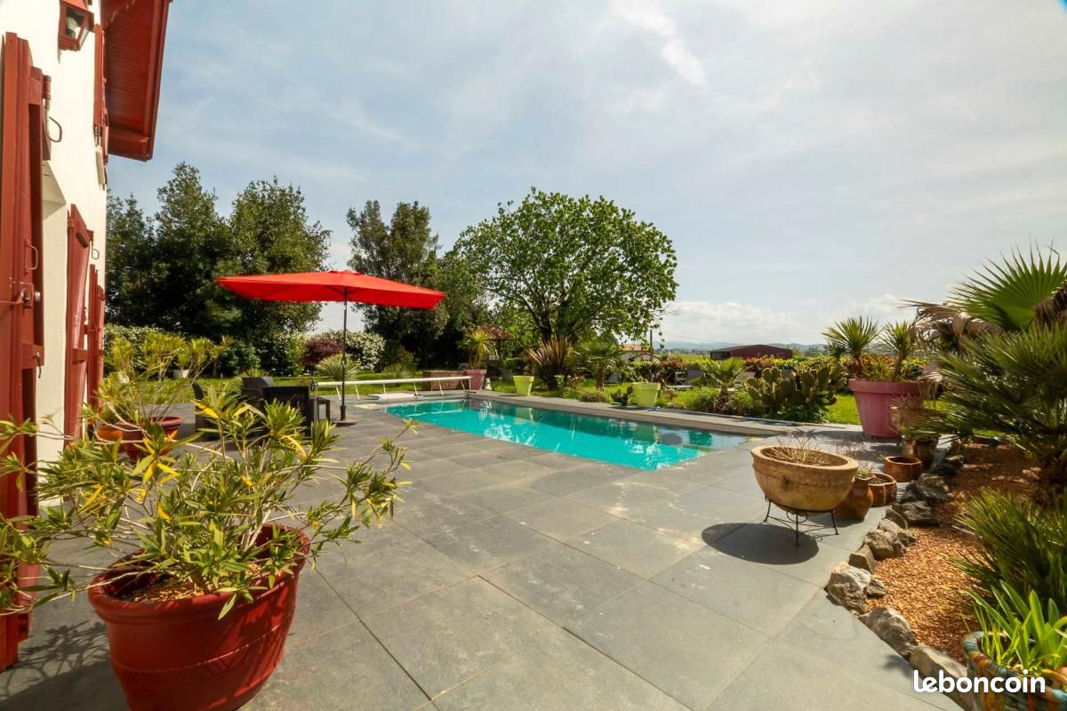 Maison 6 pièces 180 m² · à Arraute-Charritte · 180 m² · 450 000 €