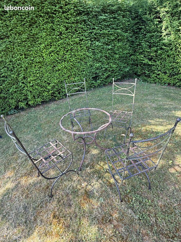 4 chaises et table fer forgé à vendre (image 1)