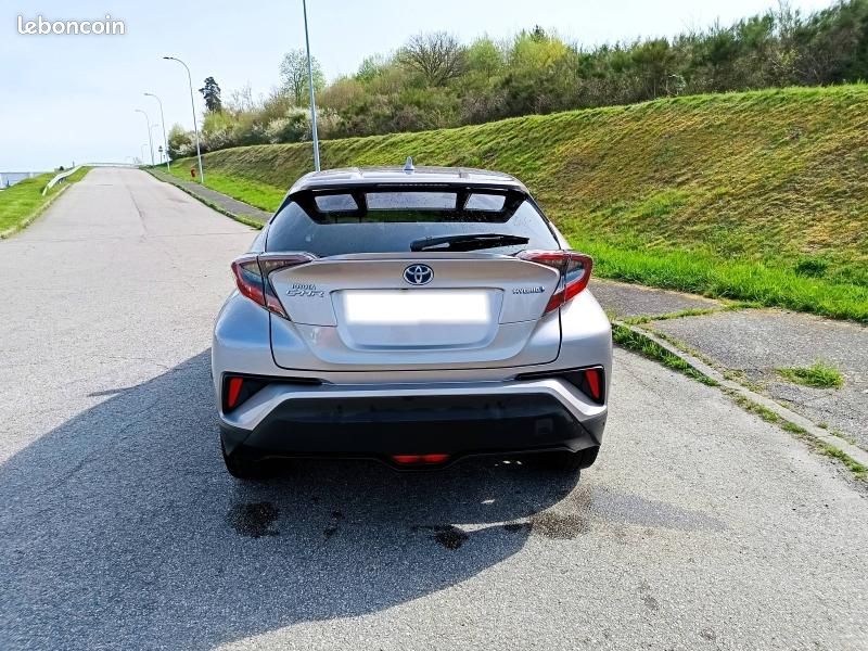 Toyota C-HR 122h Distinctive 2WD E-CVT (image 6)