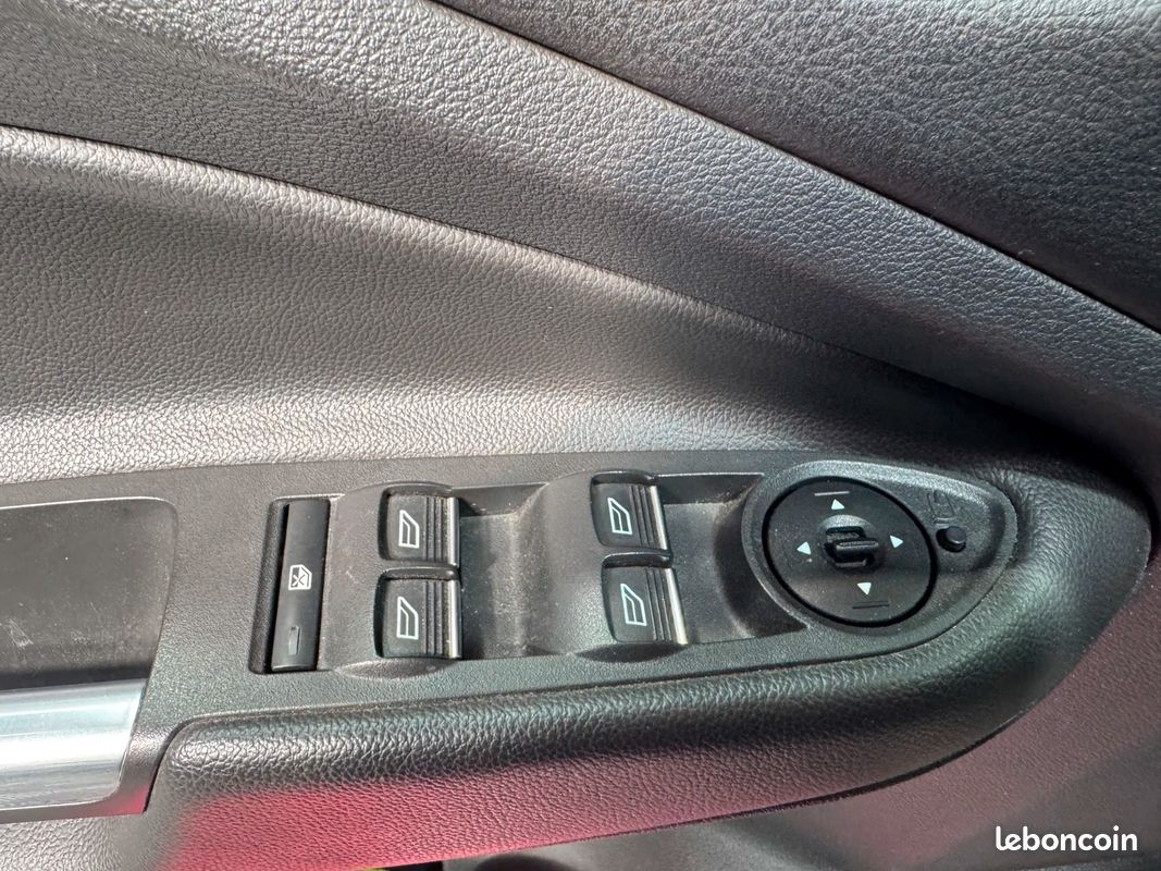 FORD KUGA 2.0 TDCi 180cv 4x4 Powershift ST-Line / CarPlay / Hayon Électrique / Caméra de Recul (image 32)