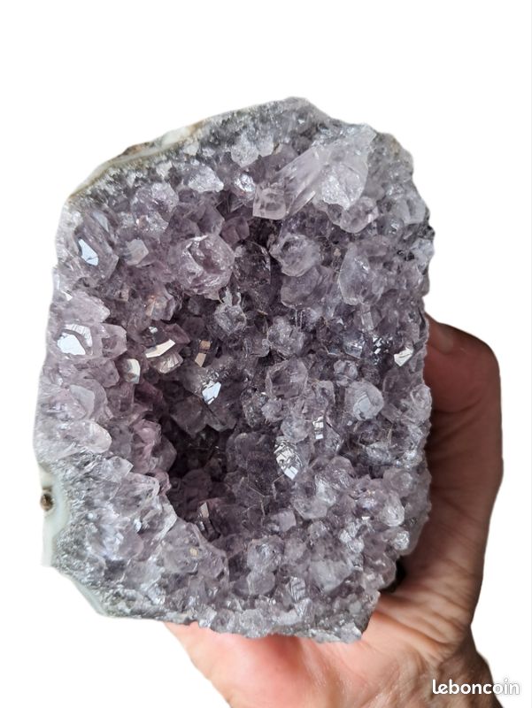 Géode massive Améthyste Uruguay AA violet froid 750 grs (image 1)
