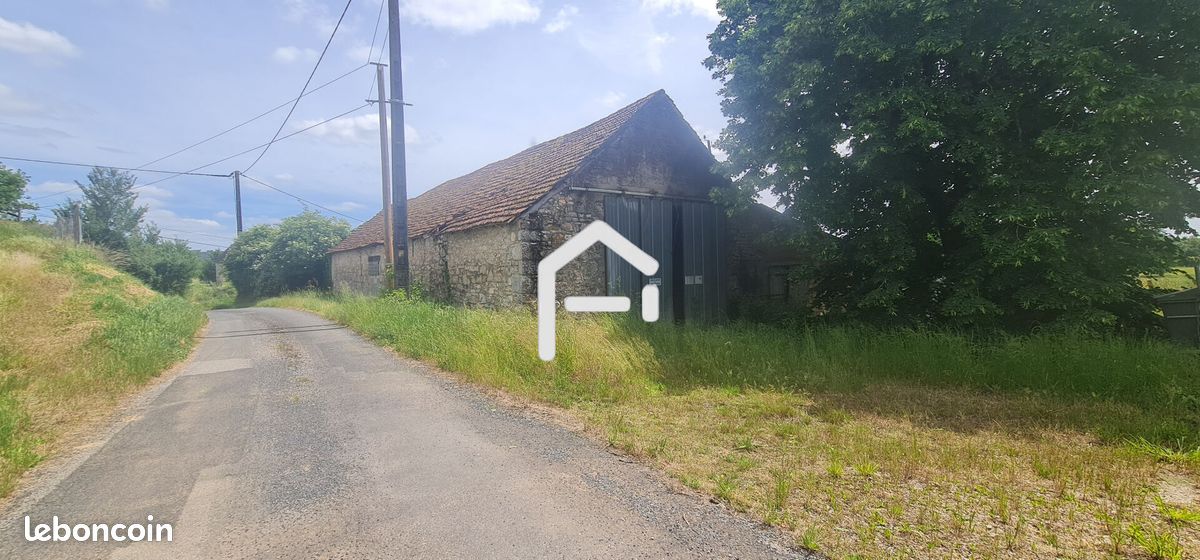 Parking 1 pièce 180 m² · à Martel · 180 m² · 64 000 €