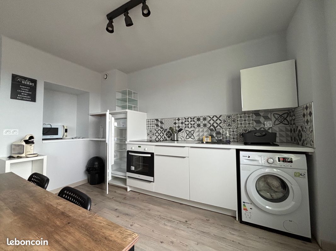 F2 meublé 42 m2 proche CHU (image 1)