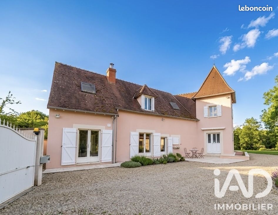 Maison 6 pièces 232 m² · à Parnac · 232 m² · 209 800 €