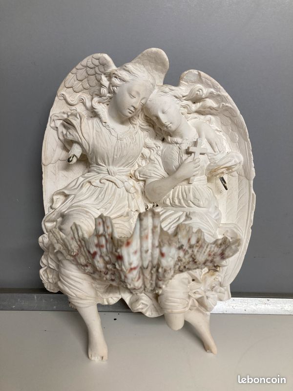 Très ancien benitier (image 1)