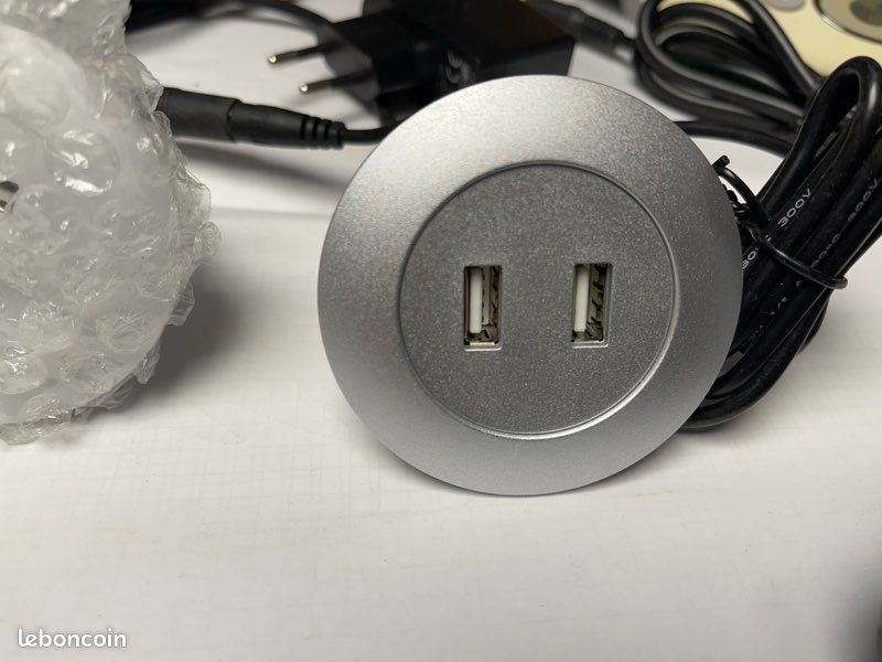 Double prise USB avec raccordement 230 volt trois couleur au choix gros lots (image 3)