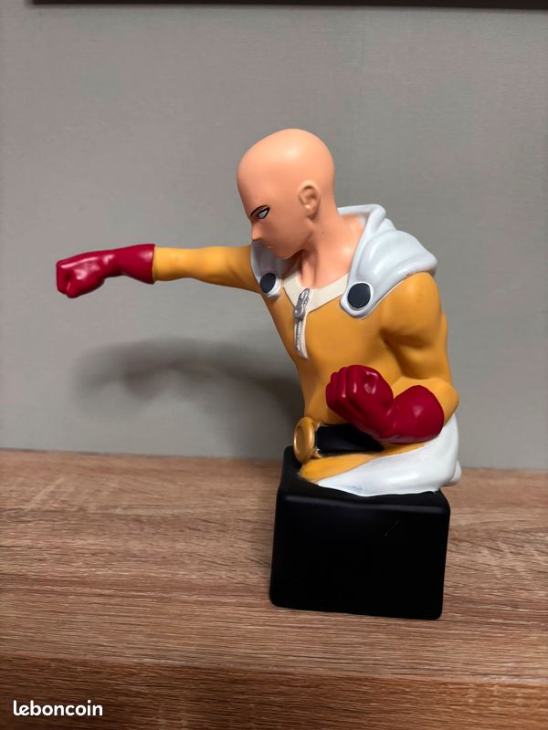 Tirelire / buste représentant Saitama en mode sérieux, tirée de l’univers One Punch Man (image 2)