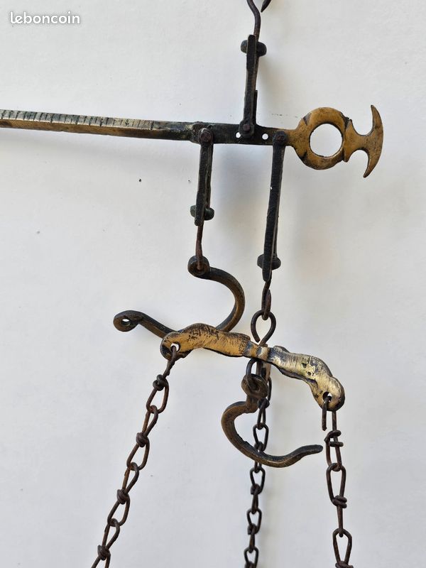 Ancienne balance romaine / balance à fléau en métal et laiton – décoration vintage (image 6)
