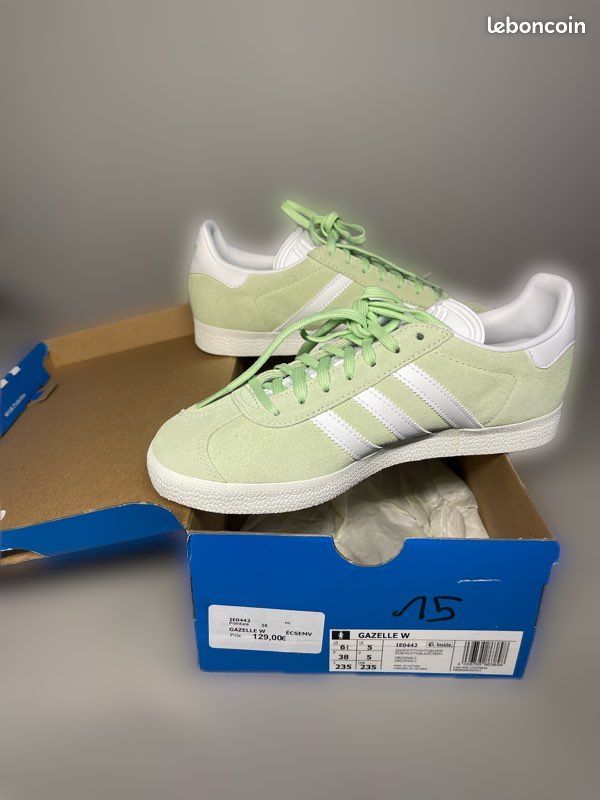 adidas gazelle silver green womens Pegashoes - Basket Adidas Originals Gazelle Vert fonc/Blanc