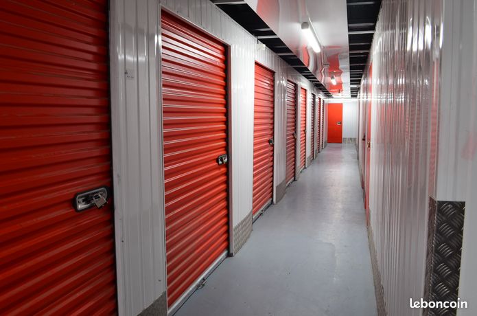 Location de box de stockage sécurisés de 1 à 20m2 (Prix pour 2m2 sans assurance) Prêt d'un véhicule utilitaire une journée offert