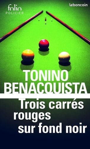 Trois carrés rouges sur fond noir (image 1)