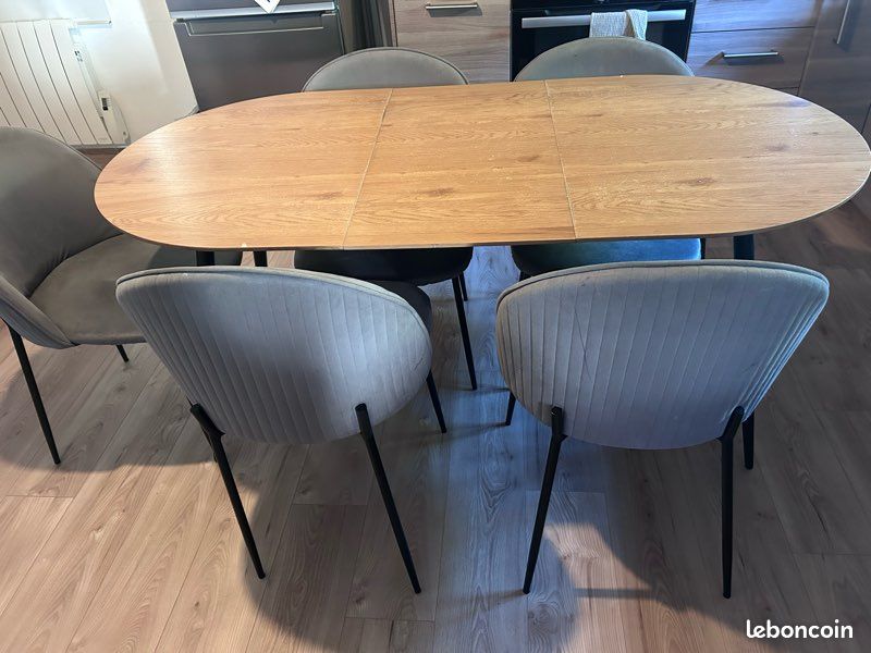 Table extensible + 6 chaises en velours (image 1)
