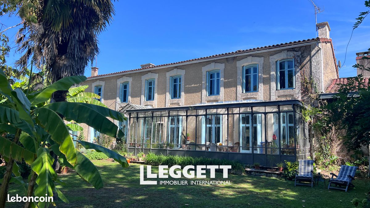 Maison 8 pièces 313 m² · à Civray · 313 m² · 328 600 €