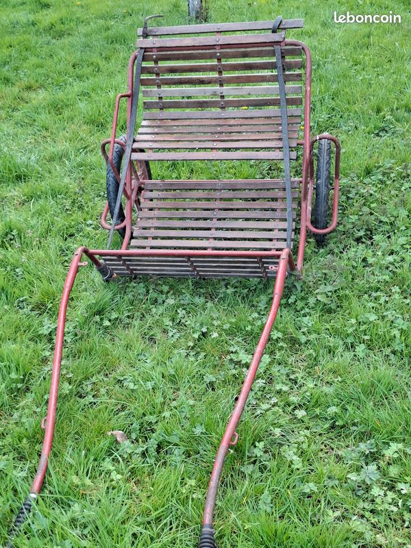 Paire De Fauteuils Cabriolets XVIII ème, époque Louis XVI Estampillé D. Julienne