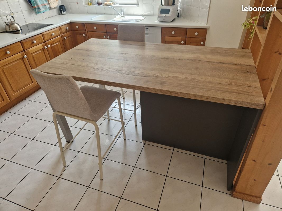 Îlot de cuisine avec rangement et coin repas (image 2)