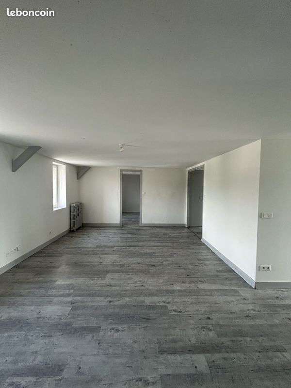 Appartement 3 pièces 83 m² · à Saintes · 83 m² · 601 €/mois