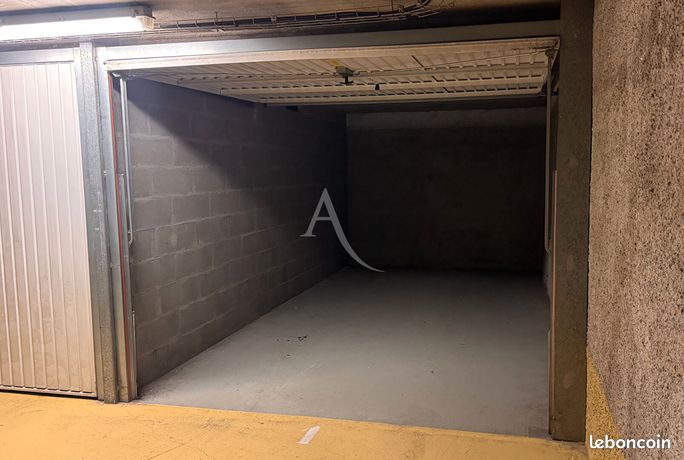 Parking/box 13 m² PARIS