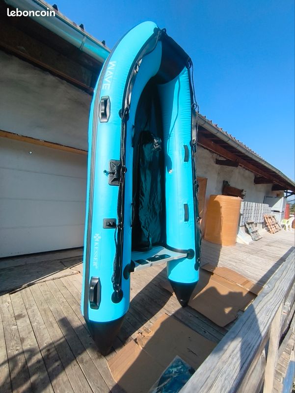 Bateau Pneumatique KESSER Wave – 3,20 M – 4 Places – 2 Bancs – Charge 505 Kg – Moteur Jusqu’à 15 CV – PVC 3 Couches – Catégorie C – Pour Eau Douce Et Salée