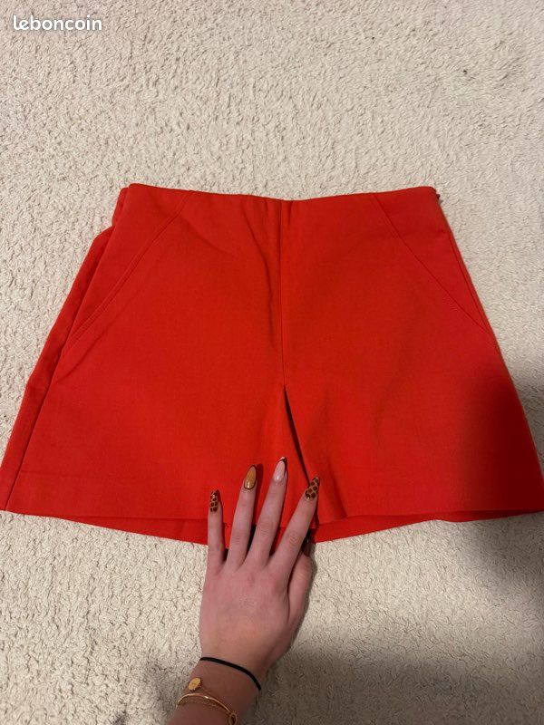 Jupe short rouge Zara (image 1)