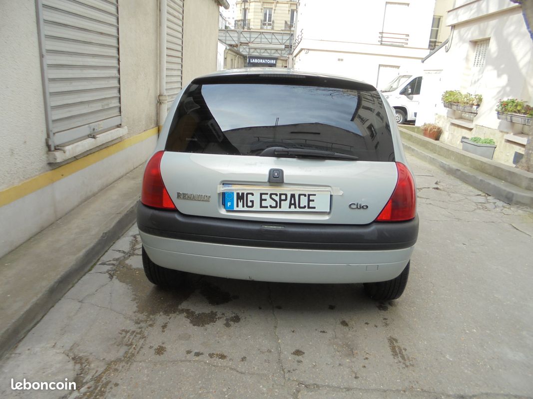 Renault clio 2 1.6 16 v faible kilometrage (image 5)