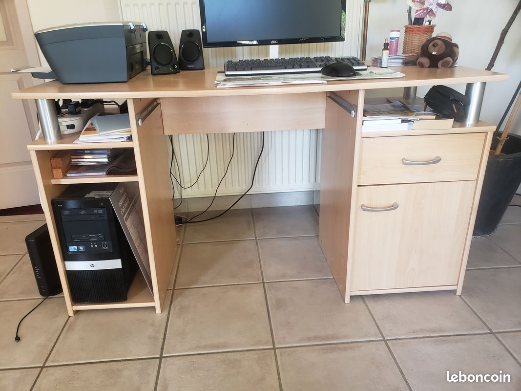 Bureau (image 1)