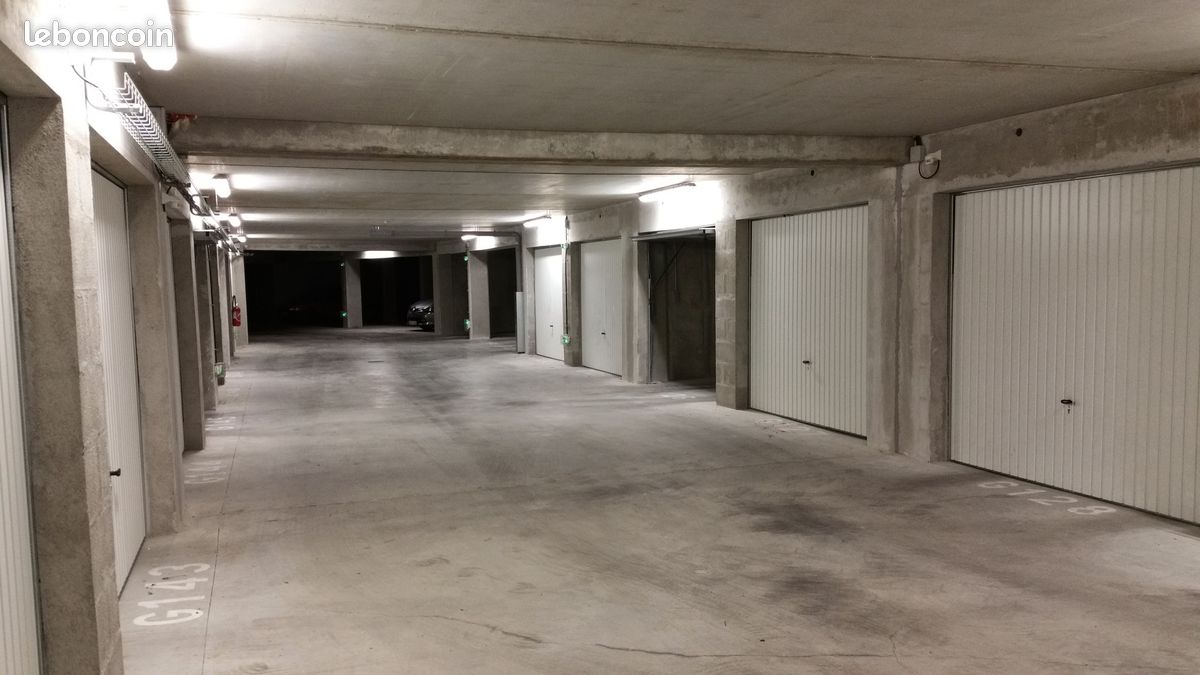 Garage · à La Roche-sur-Yon · 19 000 €