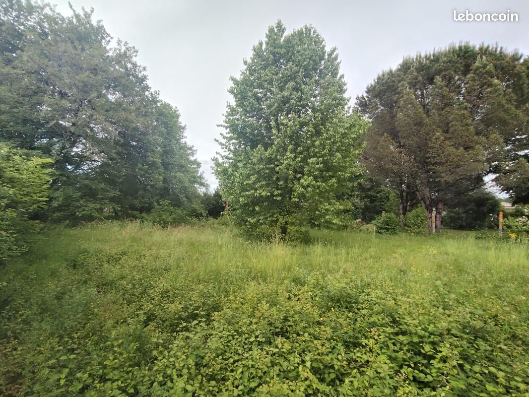 Terrain 1020 m² · à Lignan-de-Bordeaux · 183 000 €