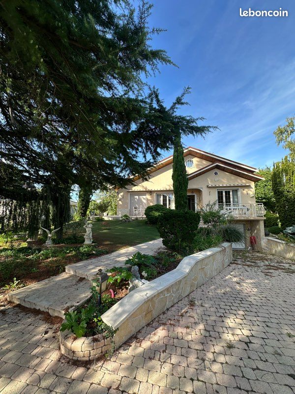 Maison 7 pièces 270 m² · à Mions · 270 m² · 575 000 €