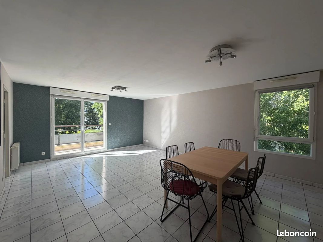Appartement 3 pièces 81 m² · à Petit-Couronne · 81 m² · 950 €/mois