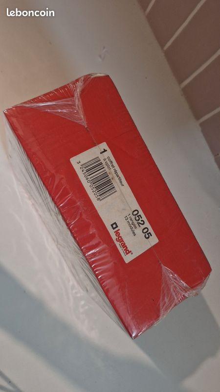 Coffret répartiteur LEGRAND neuf
5 coffret de disponible (image 2)